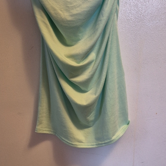 Green Ruched Sweetheart Neckline Bodycon Midi Dress - Picture 5 of 9